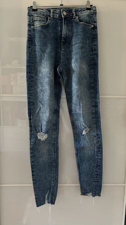 Jeans mit Rissen Grösse 36