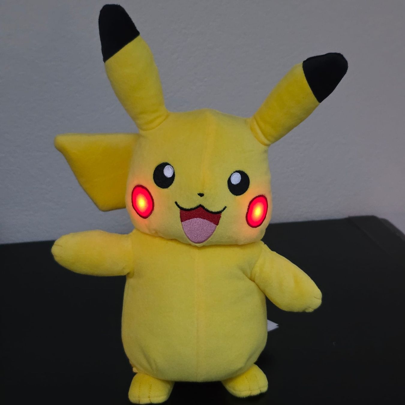 Pokémon Figuren: Pokemon Plüschtier Pikachu mit Lichtfunktion  – Gebraucht aus Rheinsulz von Dred 1