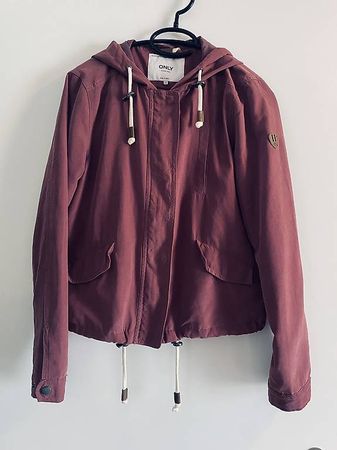 Übergangsjacke von Only. Grösse xs. Farbe dunkel altrosa.