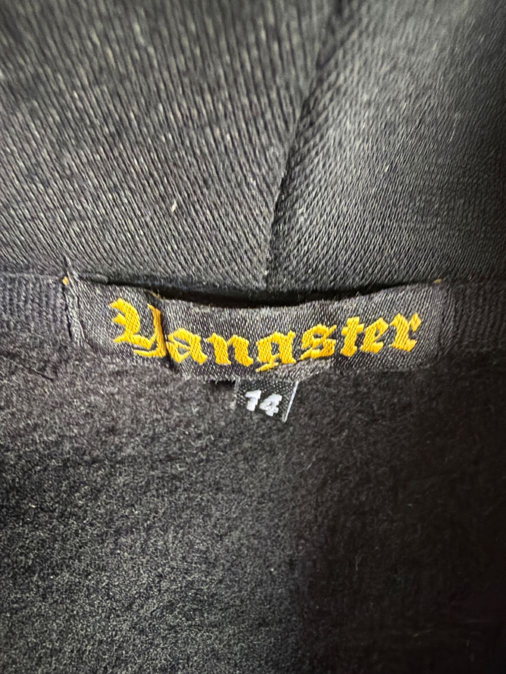 Maglioni & Felpe: Cooler Kapuzenpullover mit Pistolen Muster – Usato da Tennwil venduto da juupydu 4