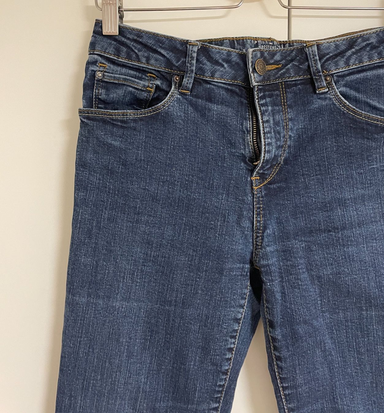 Esprit Jeans: Coole Bootcut Jeans, Grösse 34 – Usato da Uster venduto da emm_px8k 1