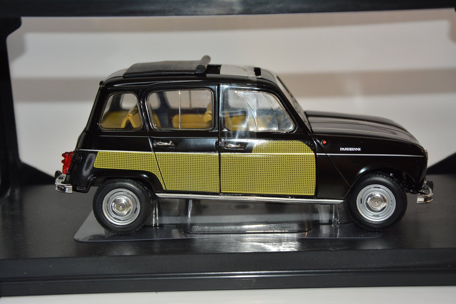 Renault Modellini d'auto: Renault 4L Parisienne 1963 , Norev , 1:18 – Nuovo e nell'imballaggio originale da Goldach venduto da Feivel9 2
