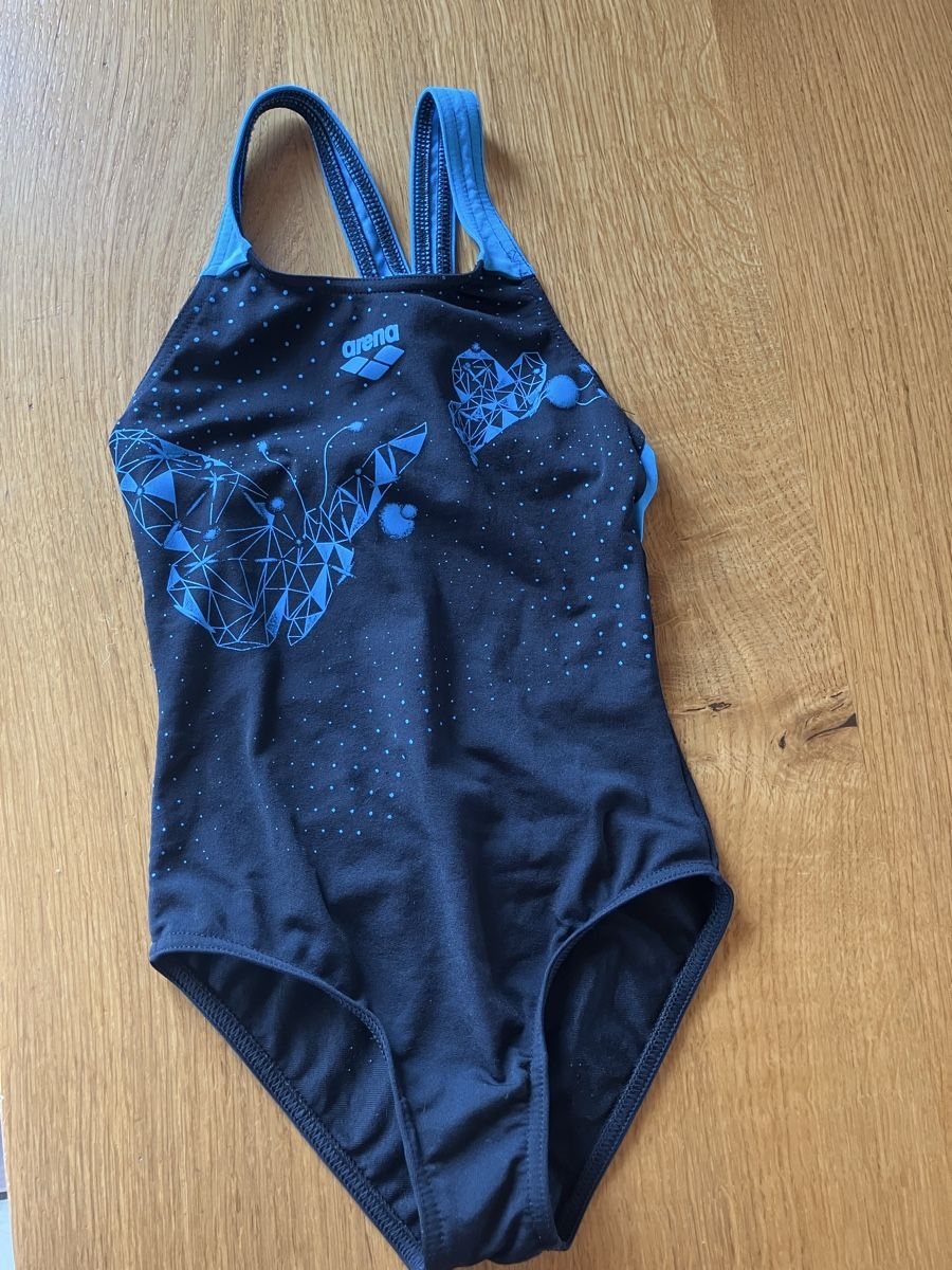 Arena Maillots de bain: Arena Badeanzug Gr. 116 – D'occasion à Oberuzwil par djpiccolo