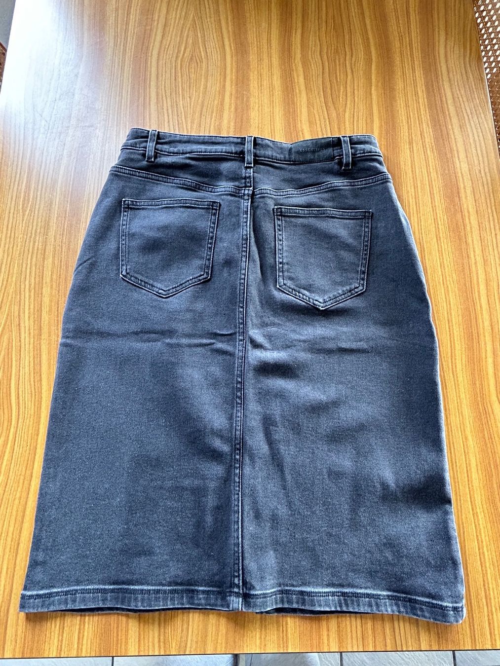 Gonne: Rock Jeansrock Jeans Essential Gr. 40 Mode – Usato da Steffisburg venduto da smocky17 2