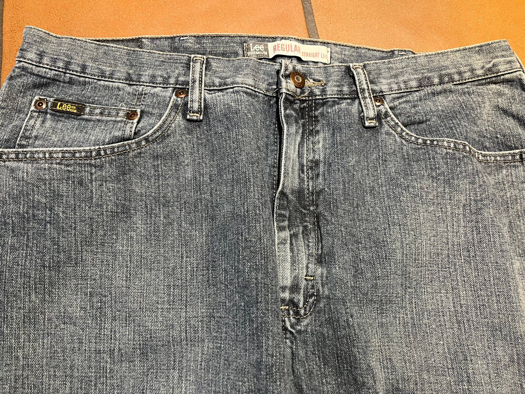 Lee Jeans: 2 Paar Jeans Lee Grösse 38x32 – Usato da Rechthalten venduto da Cheech2 2