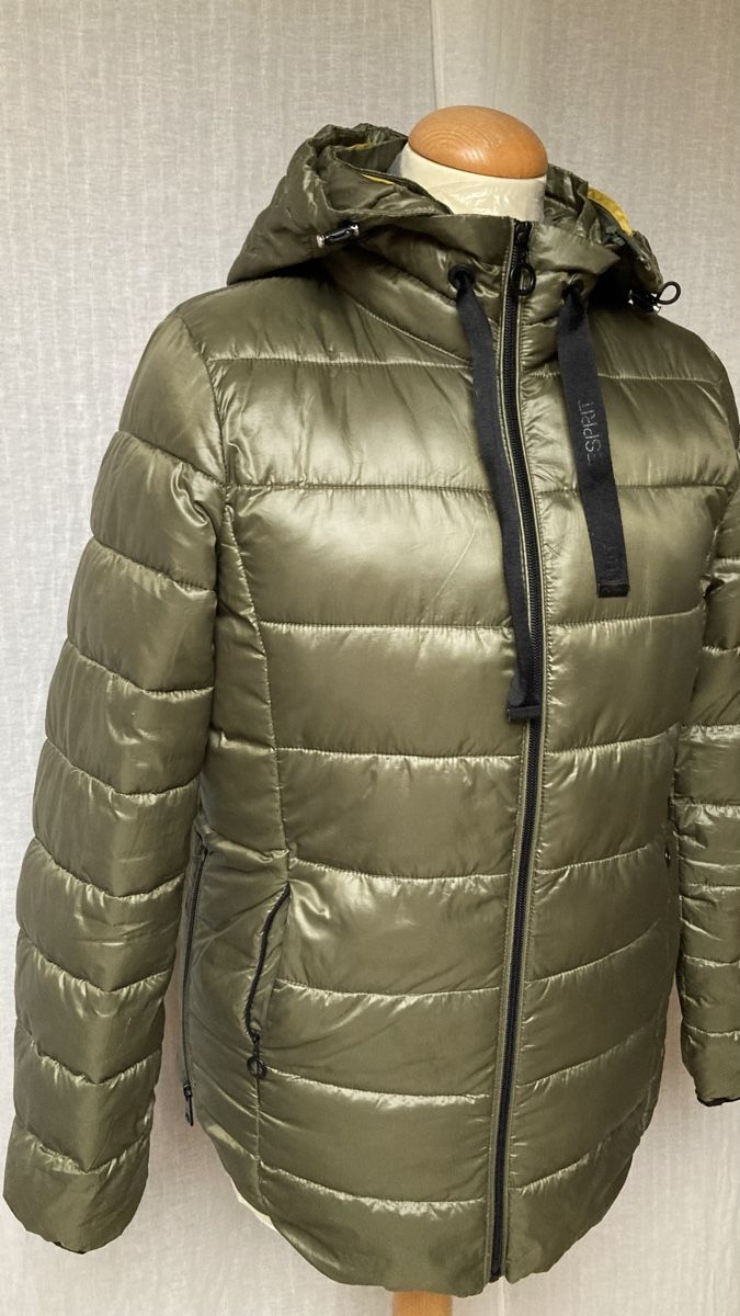 Esprit Giacche: Pufferjacke Esprit – Usato da Läufelfingen venduto da petit-nicola 2