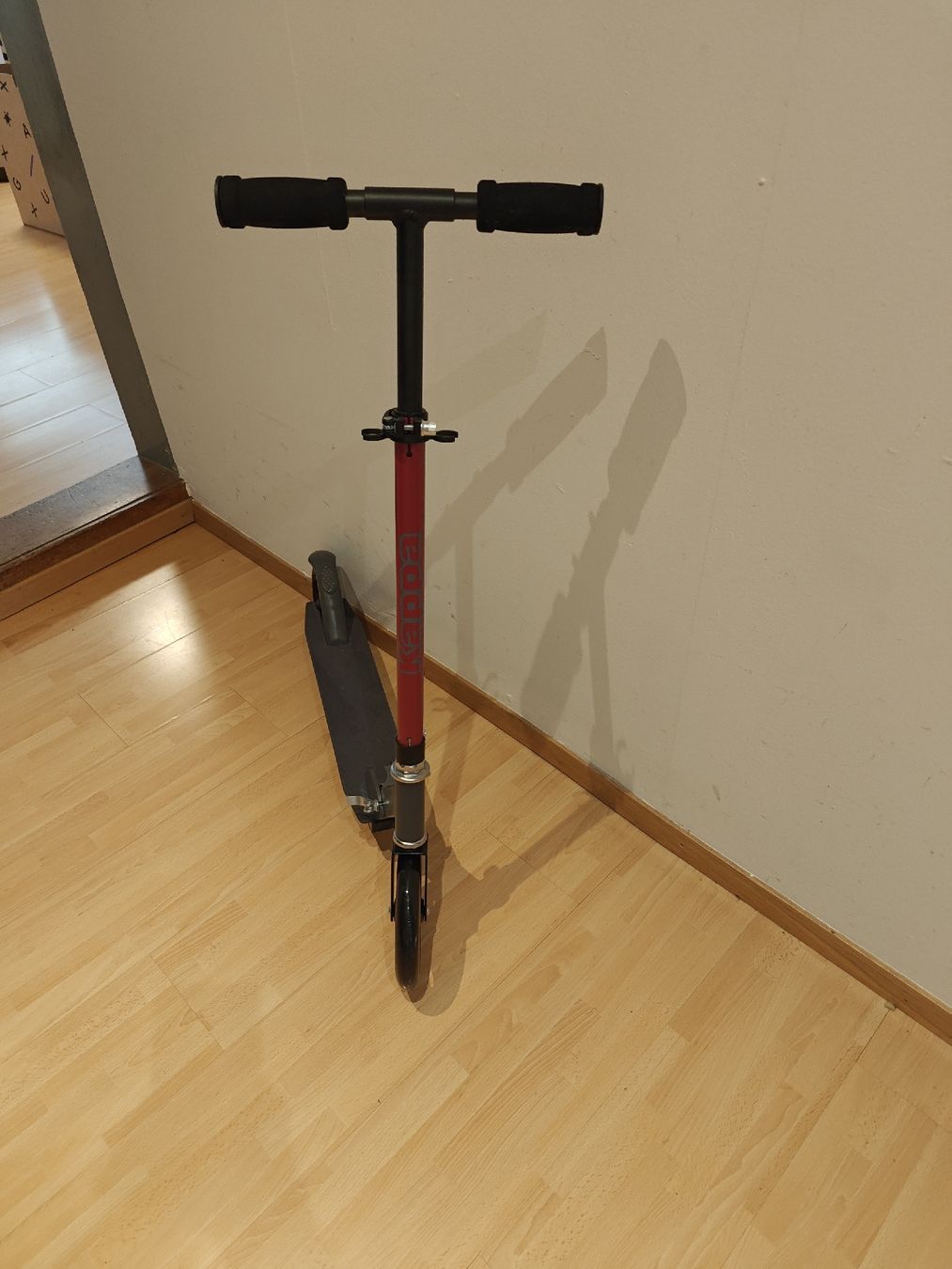 Kickboard: Scooter/ Tretroller klappbar rot/grau neuwertig – Neu (gemäss Beschreibung) aus Diessenhofen von areya89 2