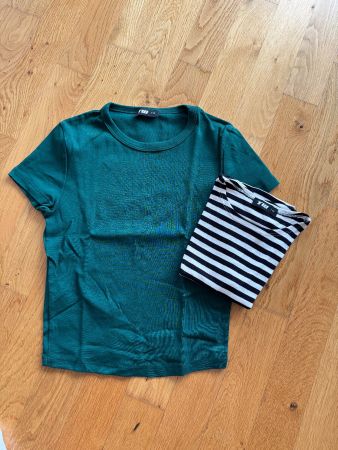 2 T-Shirts Grün/Schwarz-Weiss Gr. XS von TW
