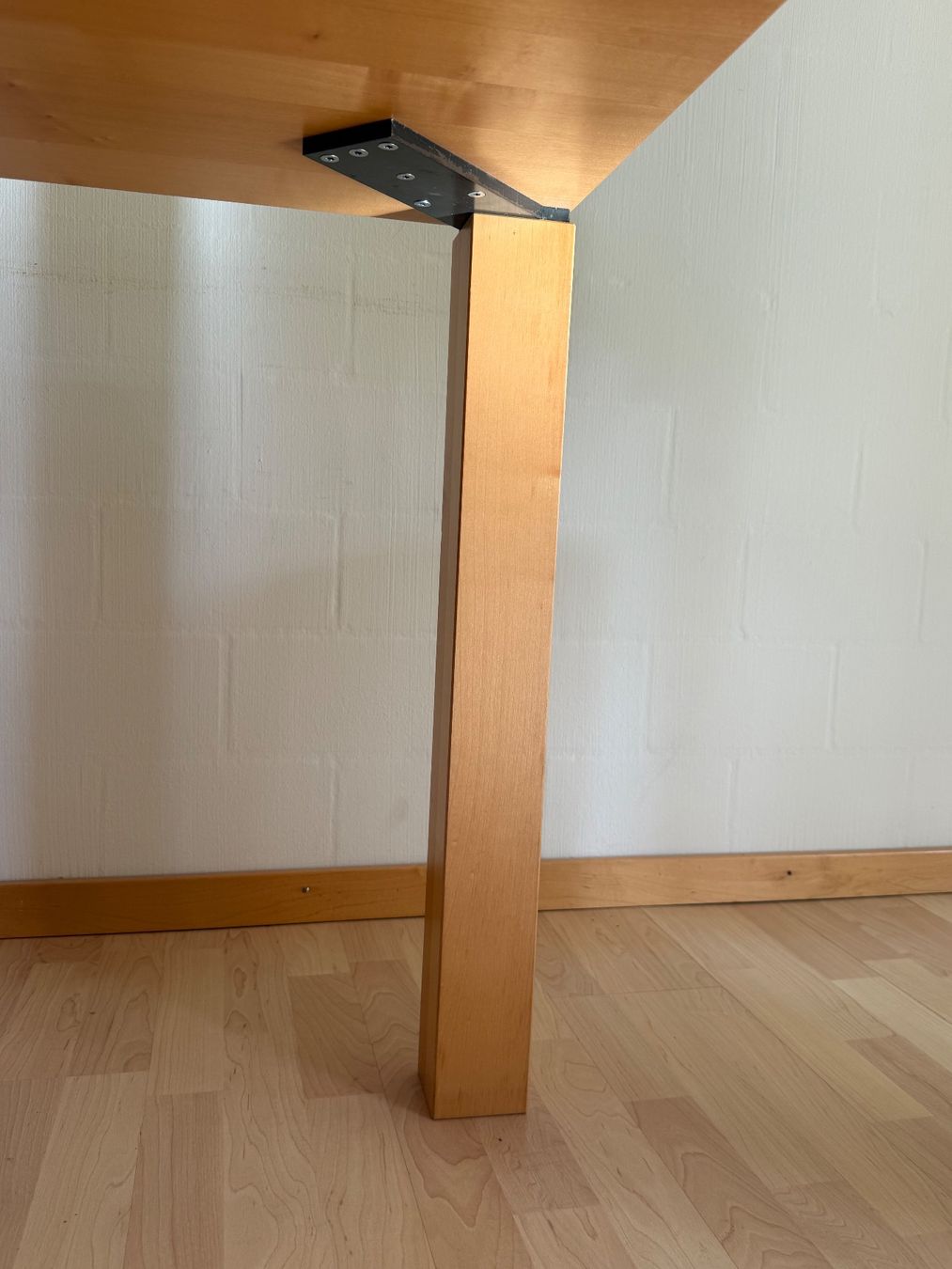 Tavoli: Massiver Birkenholz-Esstisch 200 x 90 – Usato da Hünenberg See venduto da Cheetah4 3