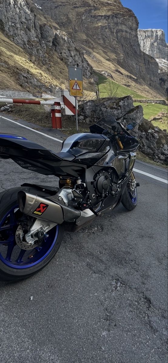 Yamaha Strada: Yamaha R1M Traumbike / Einzelstück – Usato da Buchs SG venduto da modernmask 2