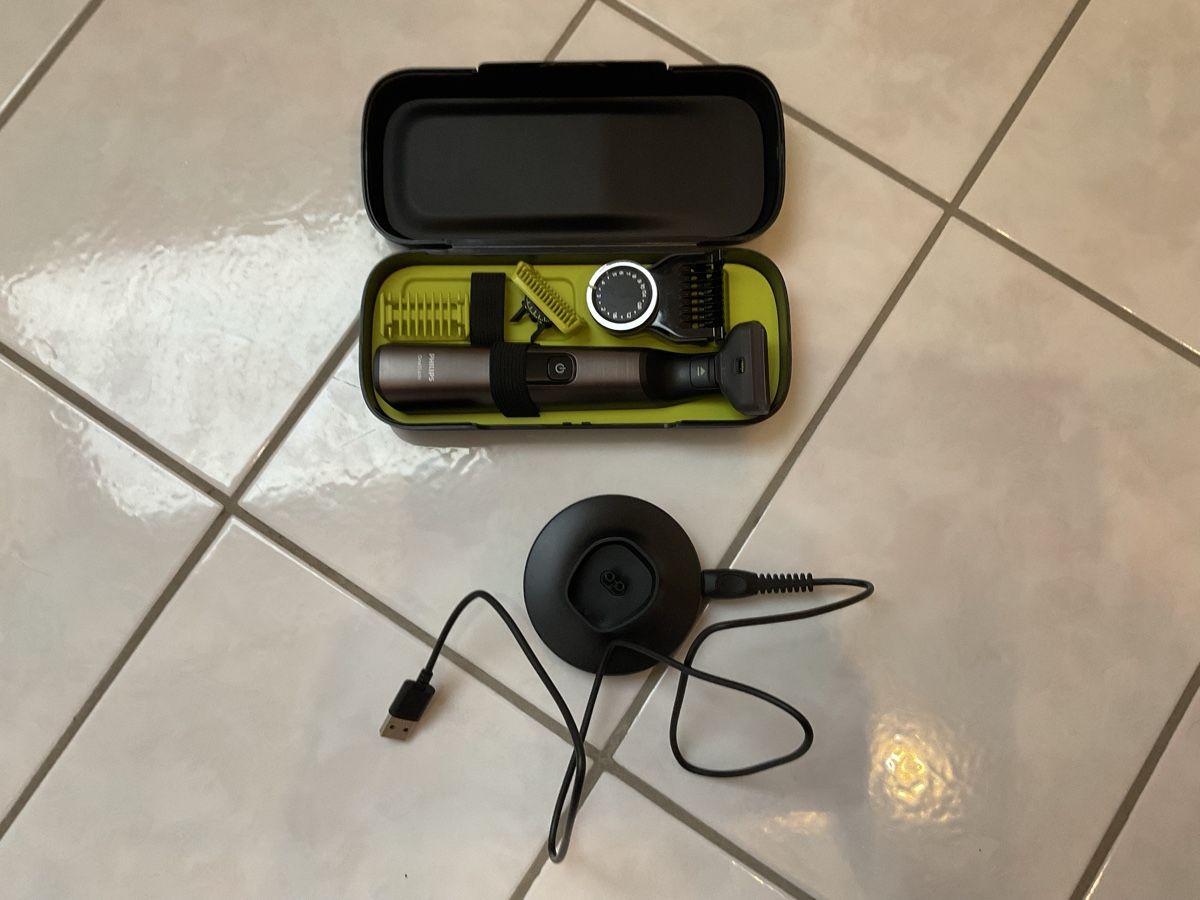 Philips Rasoi & Lamette da barba: Philips OneBlade Pro Trimmer mit Lade-Case, top Zustand! – Usato da Etziken venduto da Hugo94 1