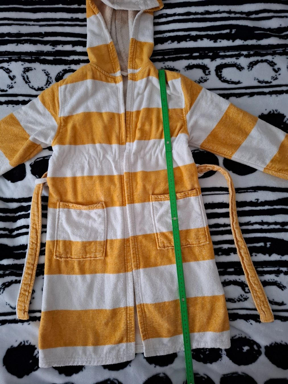 H&M Accappatoi: Kinder Bademantel gr.122/128 – Usato da Oberurnen venduto da rotty80 1