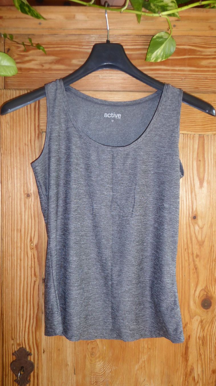 T-shirt: Sport Tshirt active Gr M – Usato da Sargans venduto da Benziner