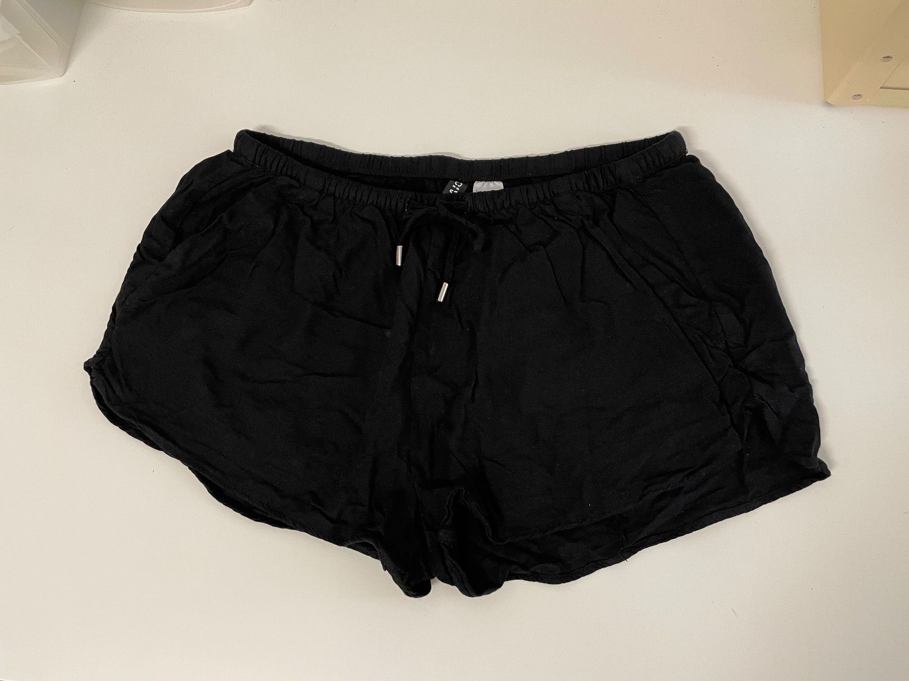 H&M Pantaloni: H&M Shorts 2 Stück – Usato da Basel venduto da Robyn20 6