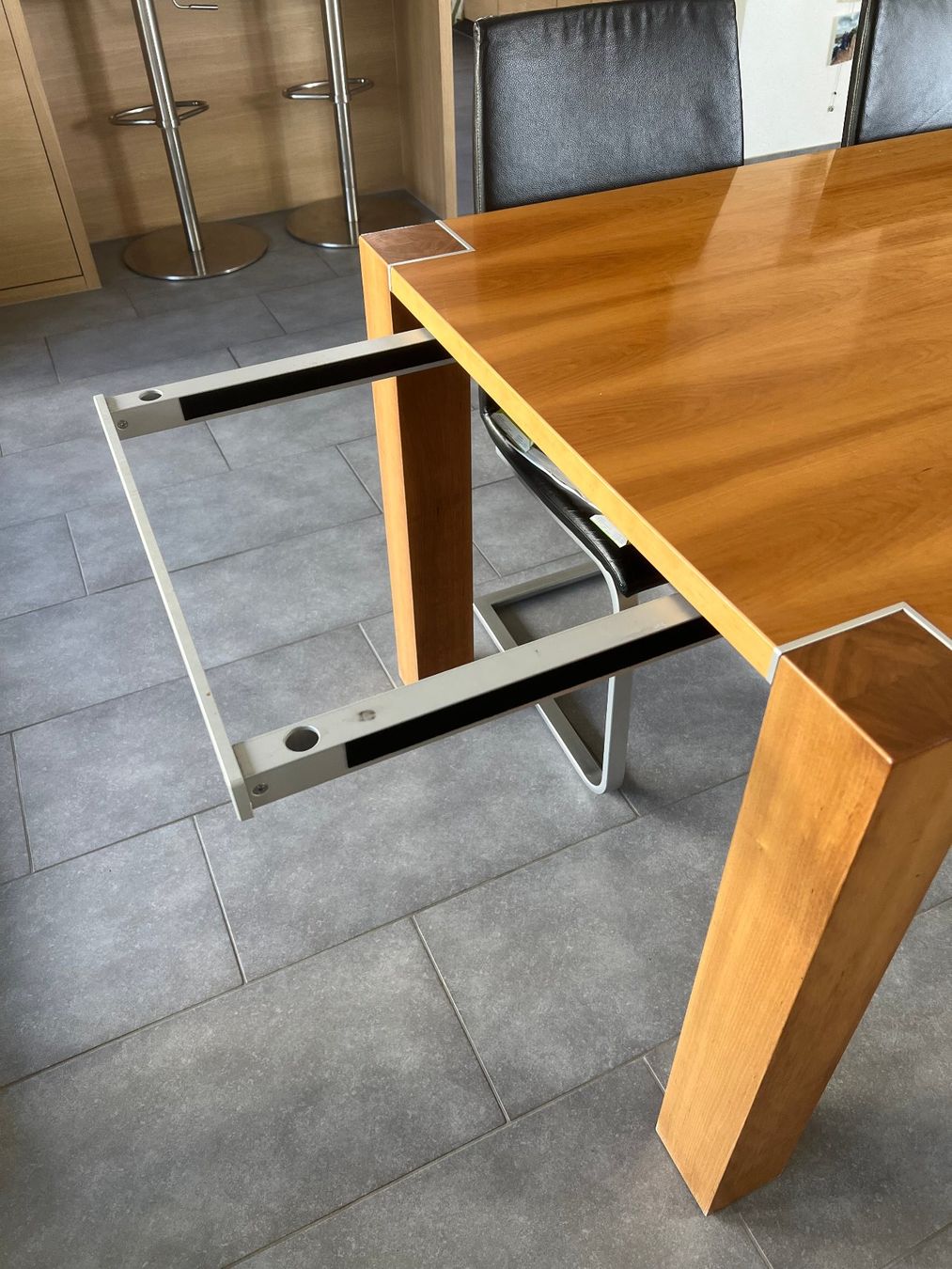 Tavoli: Sideboard und verlängerbarer Esstisch in Kirschbaum – Usato da Uzwil venduto da Nothnic 8