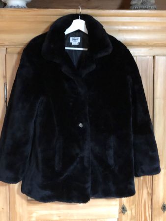 Schicke schwarze Kunstfell-Jacke Gr 38/40