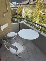 Modernes Balkon-Set aus Tisch und 2 Stühlen inkl. Kissen