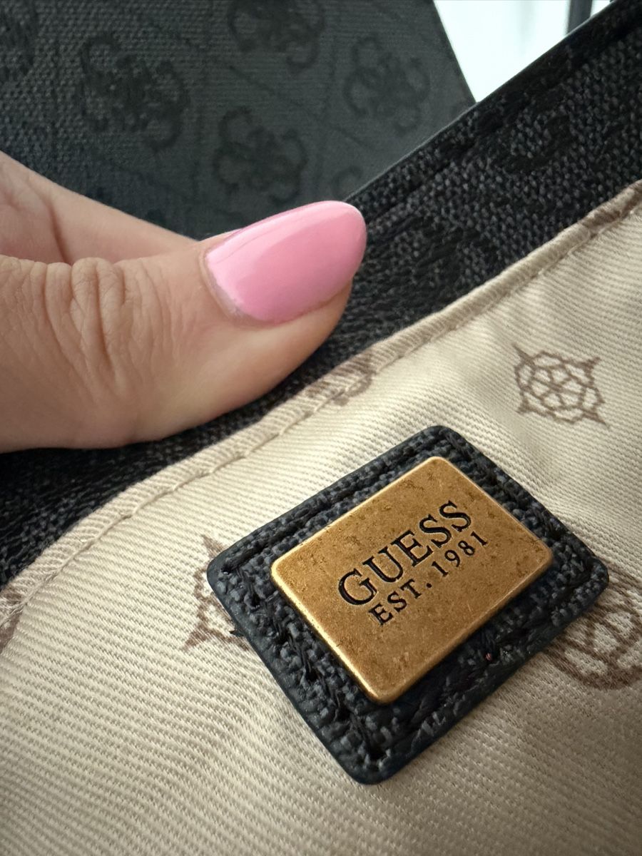 Guess Borse da donna: Guess Shoulder Bag With Coin Purse  – Usato da Gränichen venduto da Domsiiiii 4