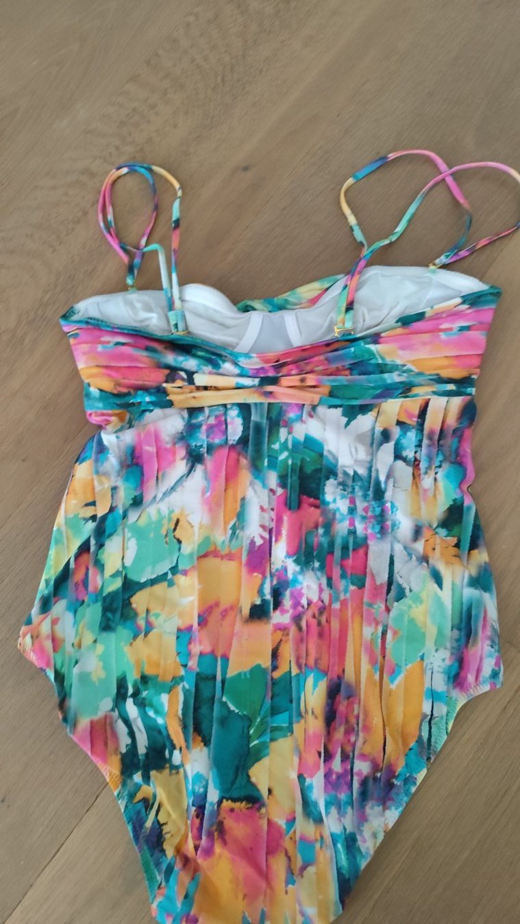Costumi da bagno & Bikini: Buntes Badekleid mit passendem Tuch – Usato da Uetikon am See venduto da gaae008 2