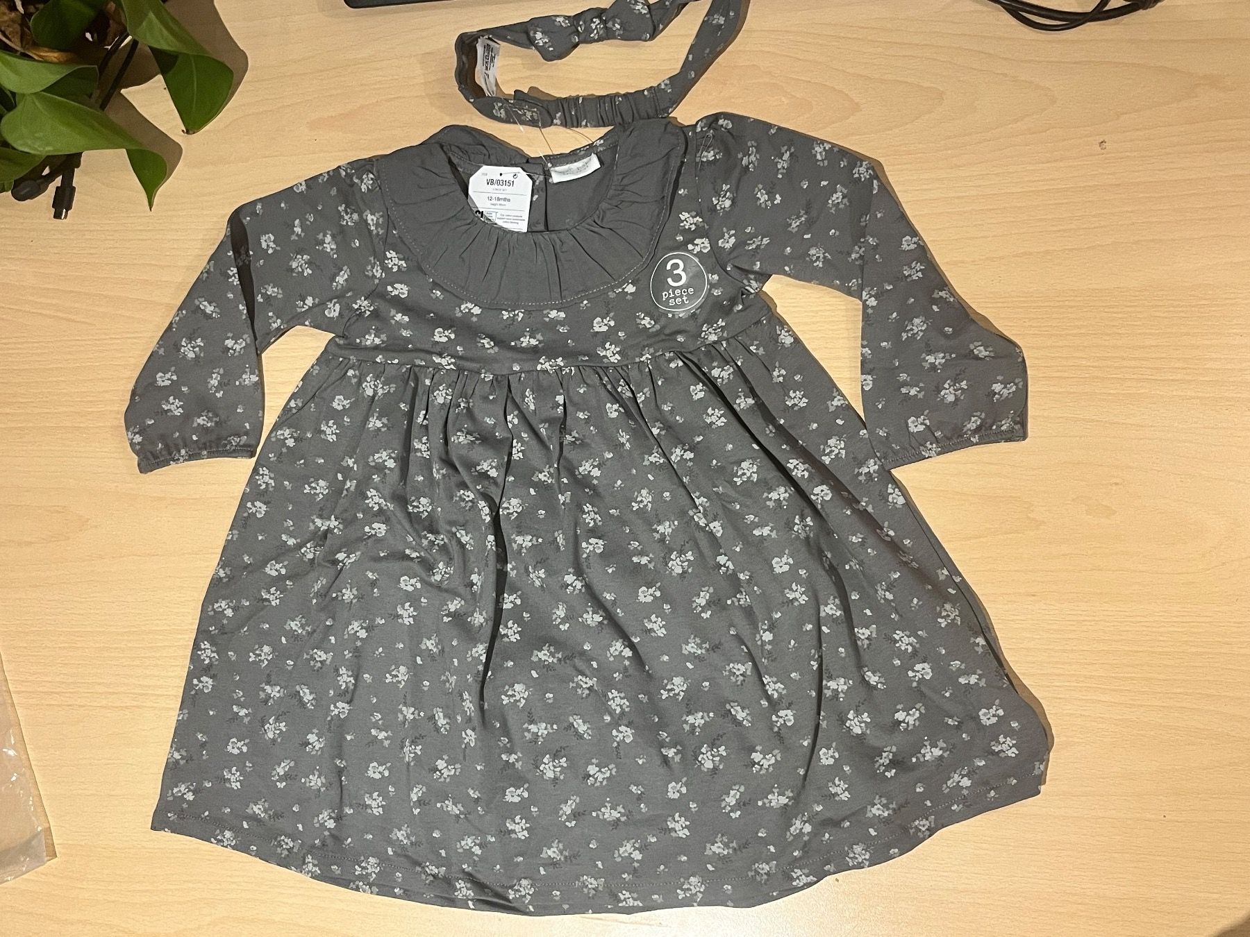 Next Vestiti & Gonne: Graues Kleid mit Legging und Haarband – Nuovo e nell'imballaggio originale da Binz venduto da Mcbs2406