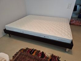 Bett mit Lattenrost und Matratze dunkelbraun 160cm x 200cm