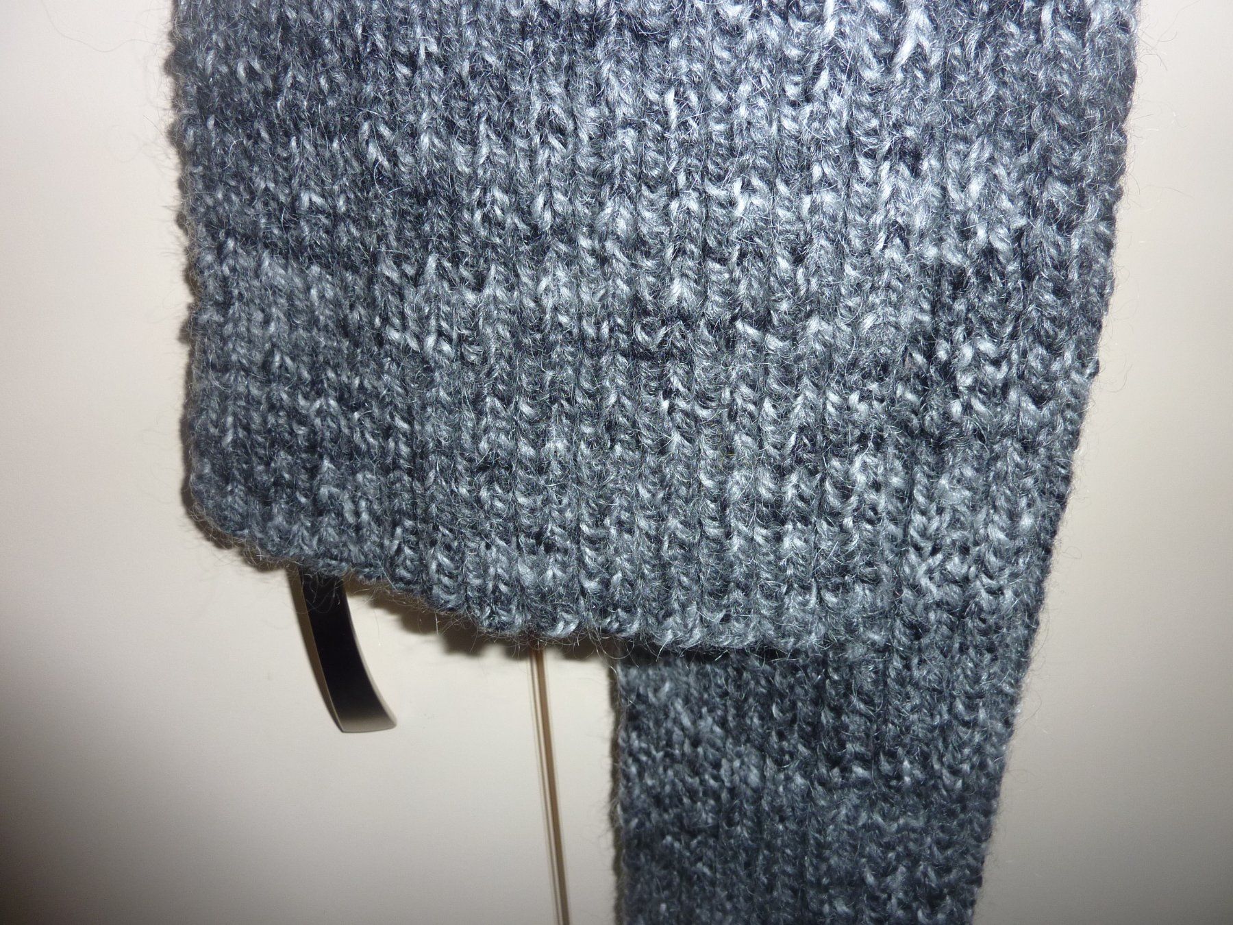 Foulard & Sciarpe: Handgestrickter, warmer Winterschal, Grau-meliert, Neu – Nuovo (secondo la descrizione) da Triengen venduto da Nussbaum14 5