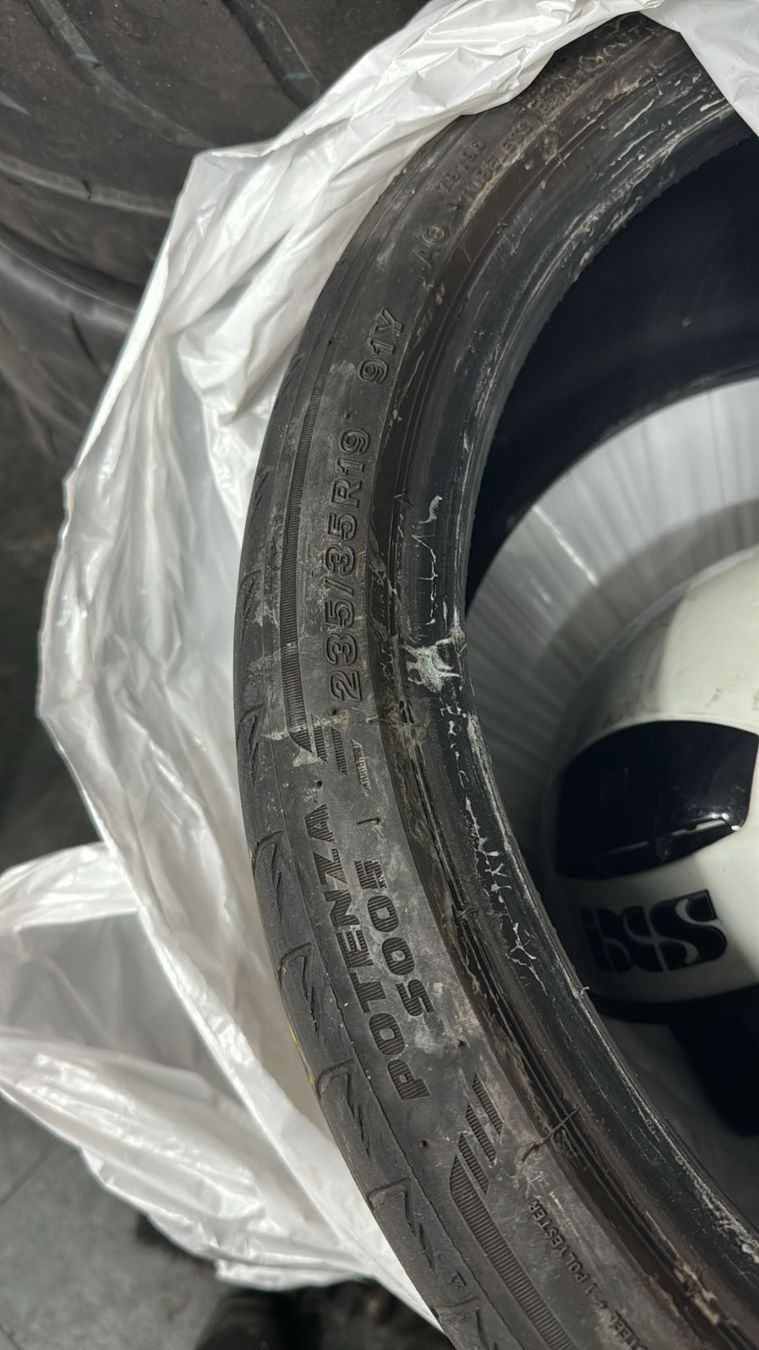 Pneumatici & Ruote complete: 4 reifen 235/35 R19 – Usato da Zürich venduto da els_6ww6 1