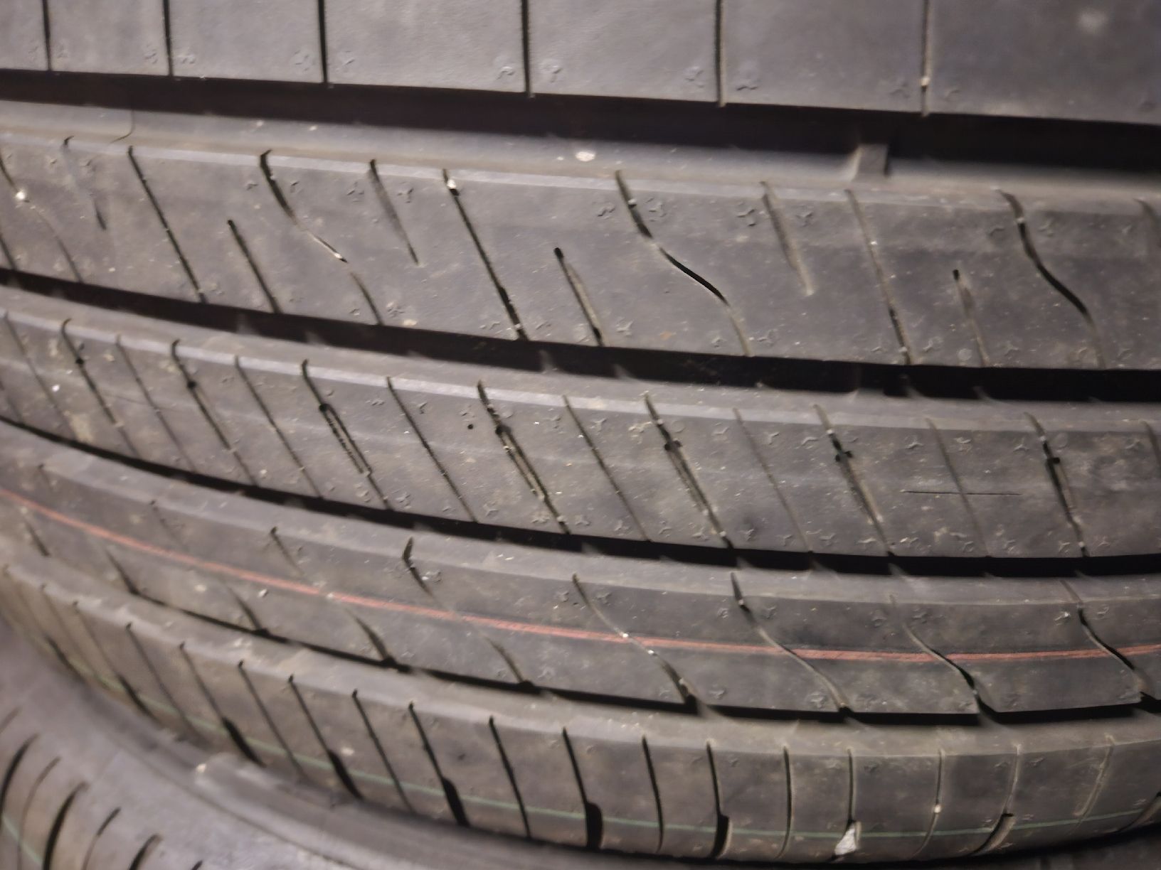 Goodyear Pneumatici & Ruote complete: Sommerreifen 225/50 R19 praktisch neu – Nuovo (secondo la descrizione) da Beringen venduto da Solaia95 5