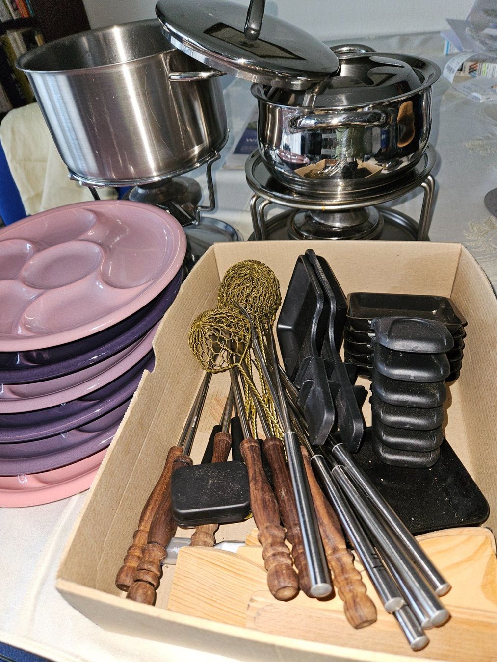 Set di piatti: Fondue-Set, 6 Teller, Rechaud, Gabeln – Usato da Zürich venduto da Argent02