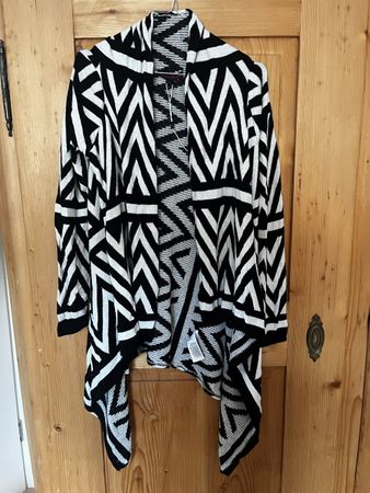 Tom Tailor Strickjacke Gr. S schwarz/weiss Muster neuwertig