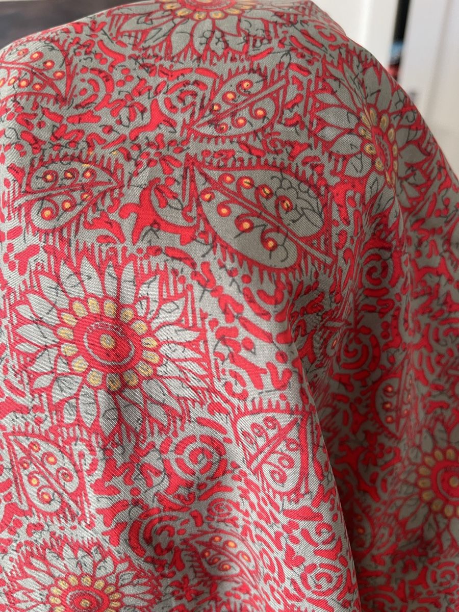 Foulard & Sciarpe: Écharpe Ipanima Rouge et Gris - etat Impeccable! – Usato da Kloten venduto da Vermicelles 2