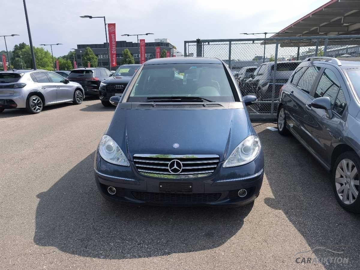 Mercedes-Benz Automobili: Mercedes-Benz A200  – Difettoso da Brittnau venduto da heyapple01