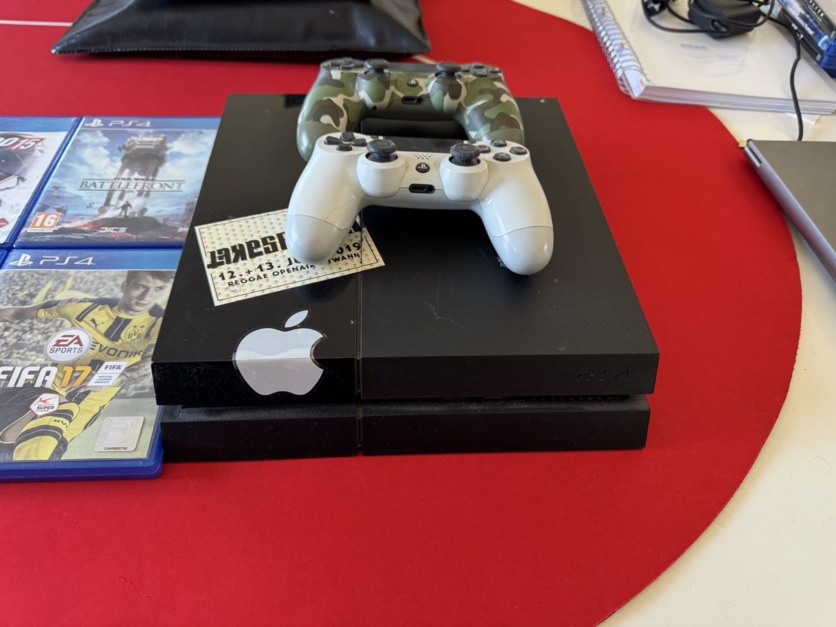 Sony Console: Play station 4 avec 8 jeux 2 console – Usato da Biel/Bienne venduto da Alouette2 1