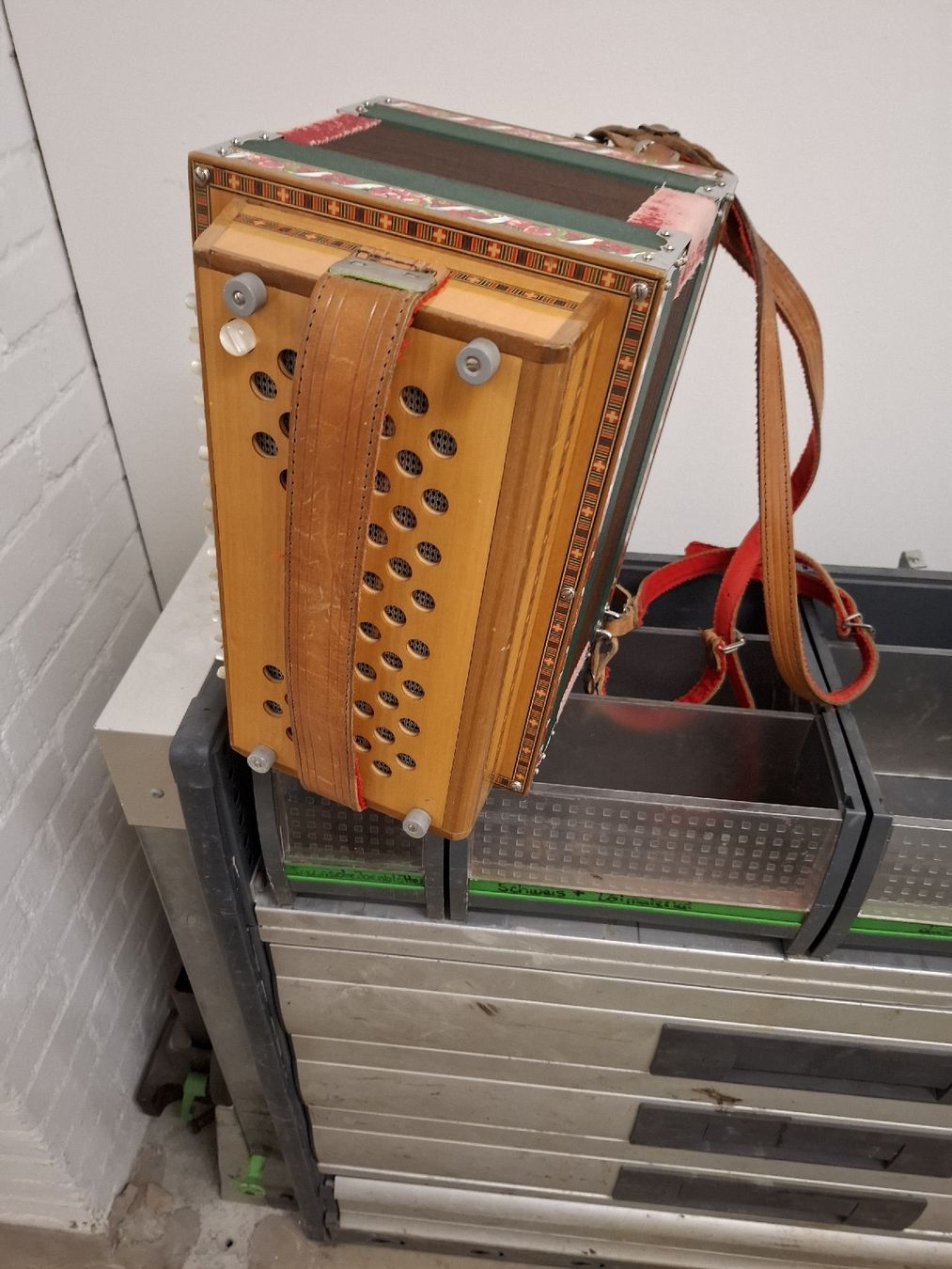 Strumenti musicali: schwyzerorgeli chromatish – Usato da Villeneuve venduto da BibiVintage 1