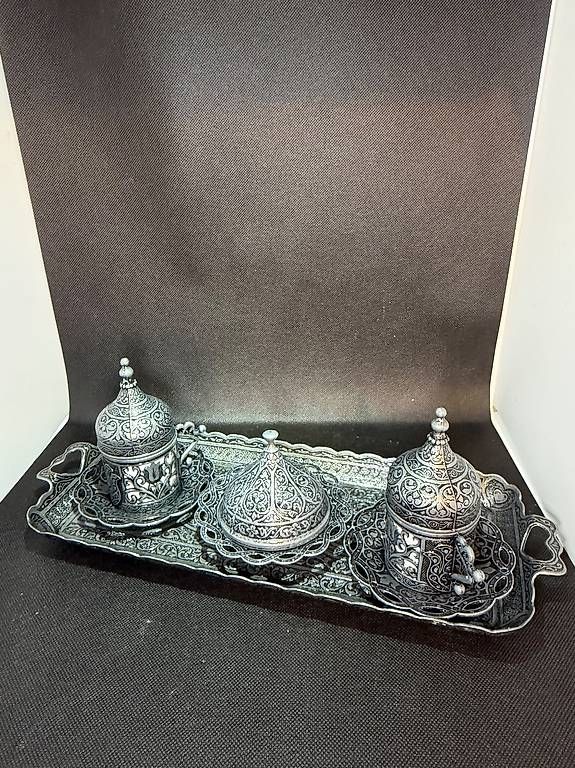 Set di piatti: Orientalisches Kaffeeset aus Metall mit Tablett – Usato da Winkel venduto da Sergiom 4