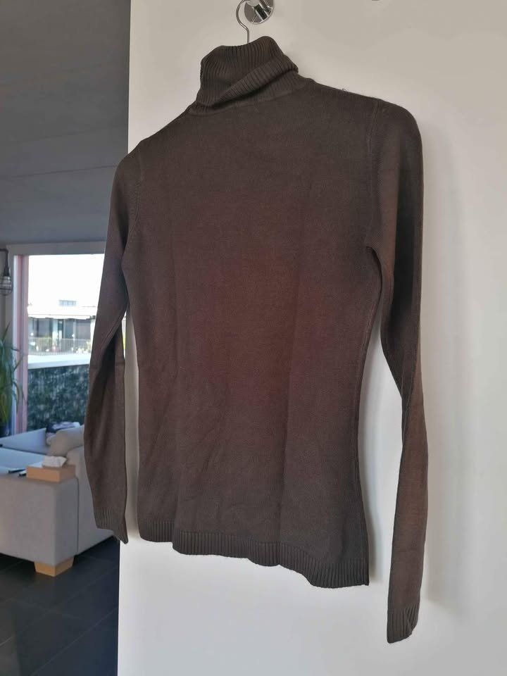 Maglioni & Felpe: Brauner Pulli / Pullover mit Rollkragen Gr. S – Usato da Nänikon venduto da Manta87 1