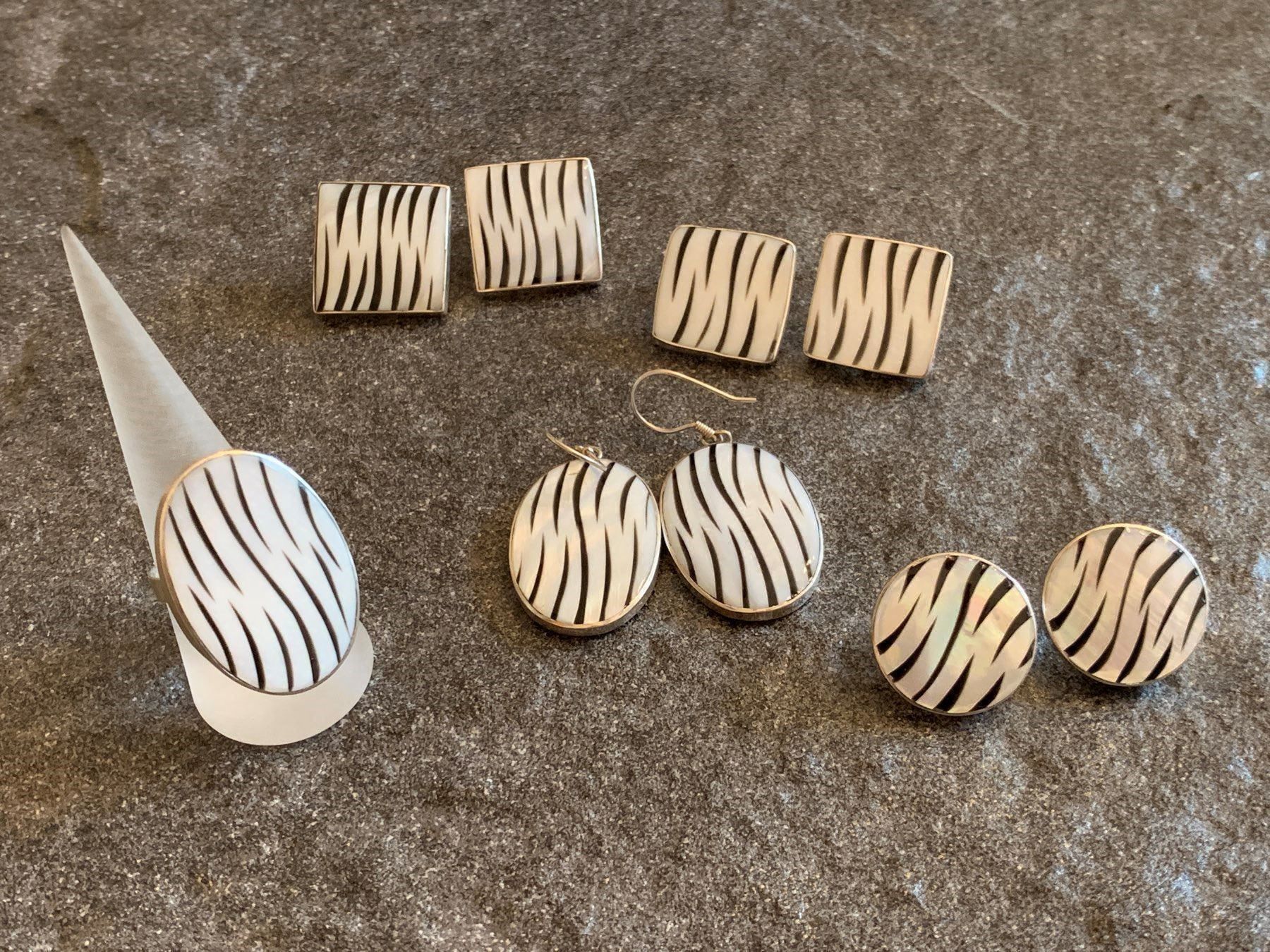 Anelli: Mega Perlmutt Ring Zebra Design - 800 Silber – Usato da Zürich venduto da uvu2 8