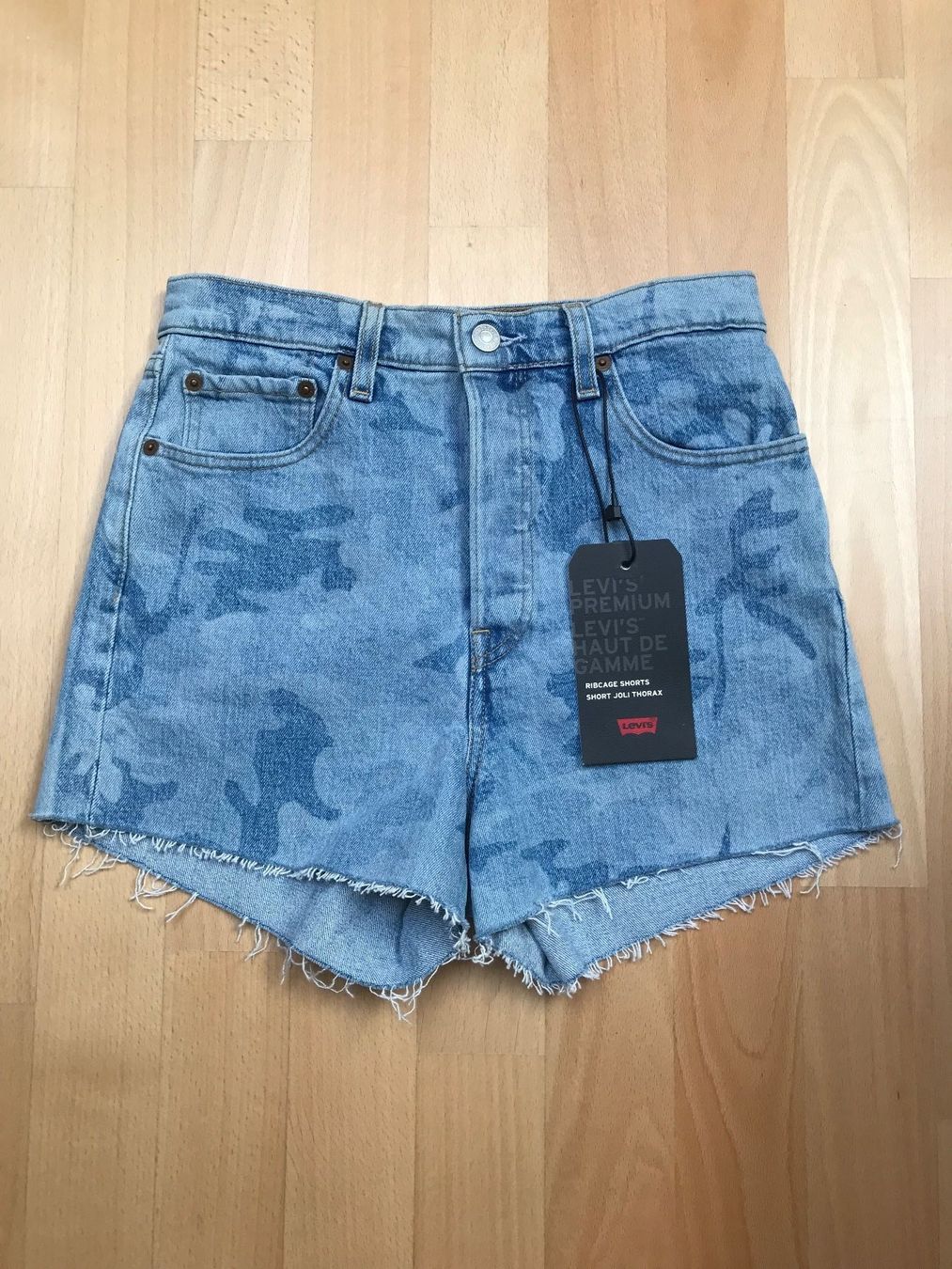 Levi's Jeans: Short Levi's Ribcage taille 27 – Nuovo e nell'imballaggio originale da Basel venduto da Maria-Alexa 1