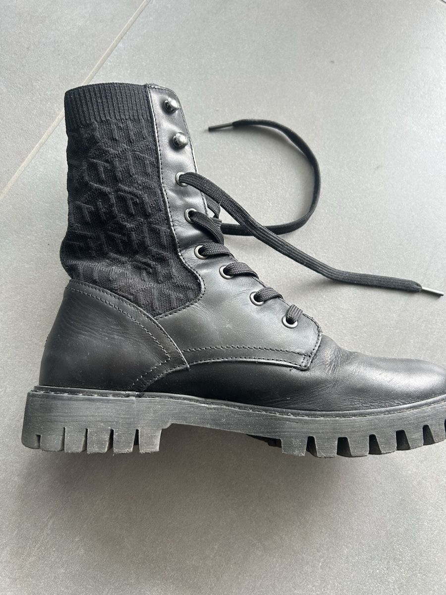 Tommy Hilfiger Scarpe da donna: Tommy Hilfiger Knitted Flat Boot EU Größe 39 – Usato da Thun venduto da sof_by7w 1