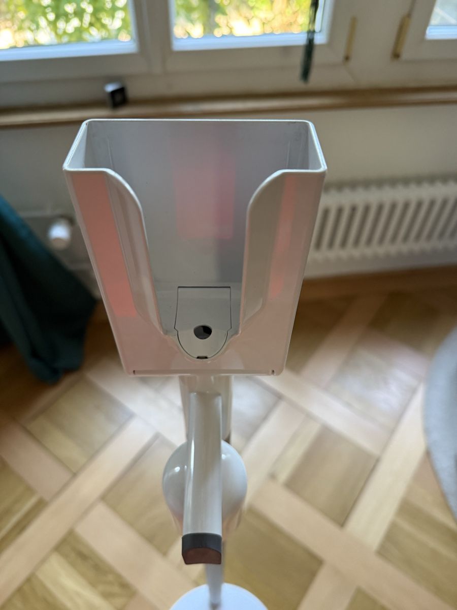 Dyson Supporti a parete: Dyson Floor Dock Aufbewahrungsständer weiss – Usato da Luzern venduto da Grawp 3