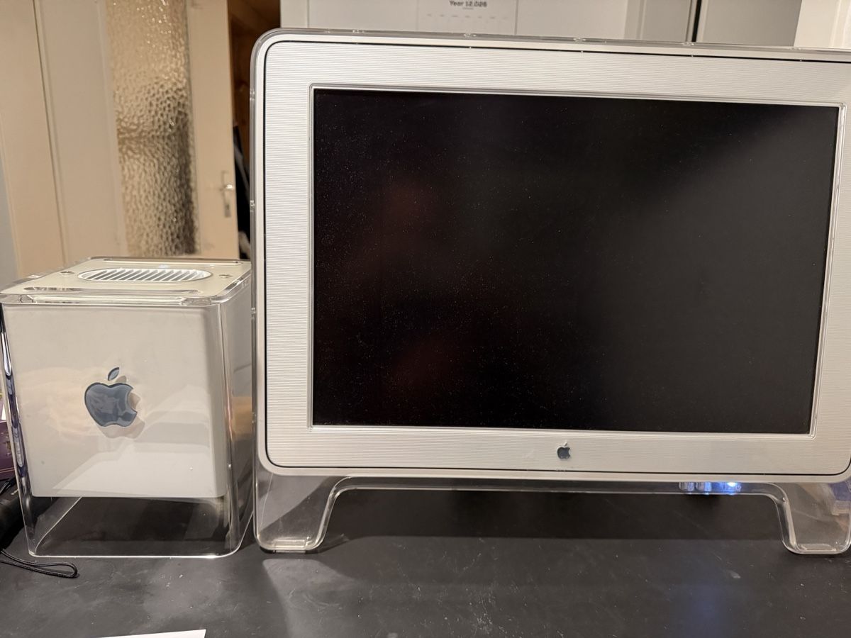 Apple PC: Apple Cube G4 mit 22' Cinema Display – Usato da Pfungen venduto da ric_739
