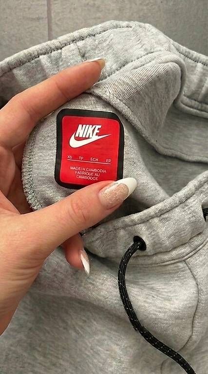 Giacche: Nike Tech Fleece Set Grau – Usato da Münchwilen TG venduto da vic_8wrk 4