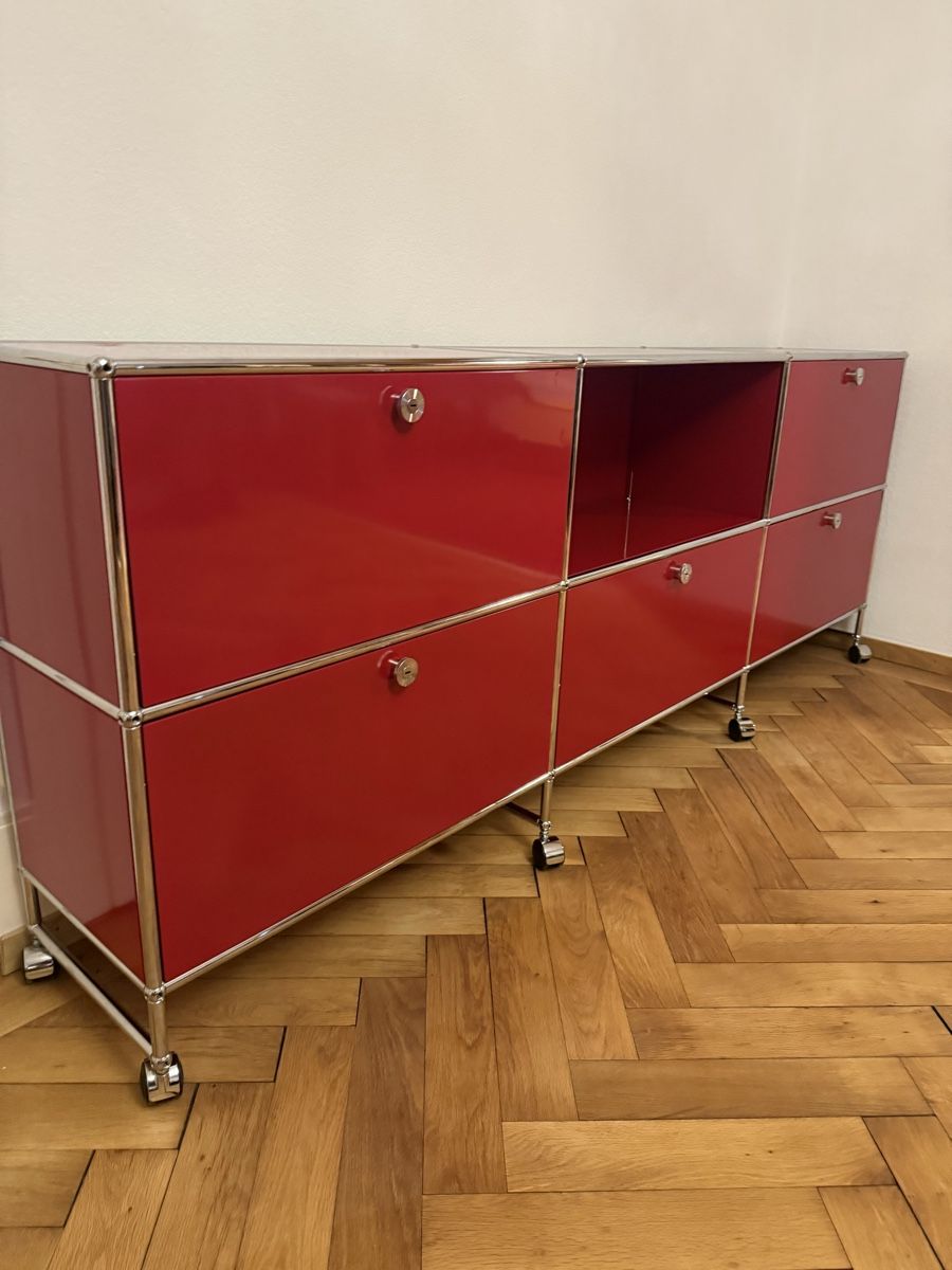 USM Scaffali: USM Haller Sideboard Rubinrot auf Rollen Q2 – Usato da Balsthal venduto da Designhaus.Schmitt 3