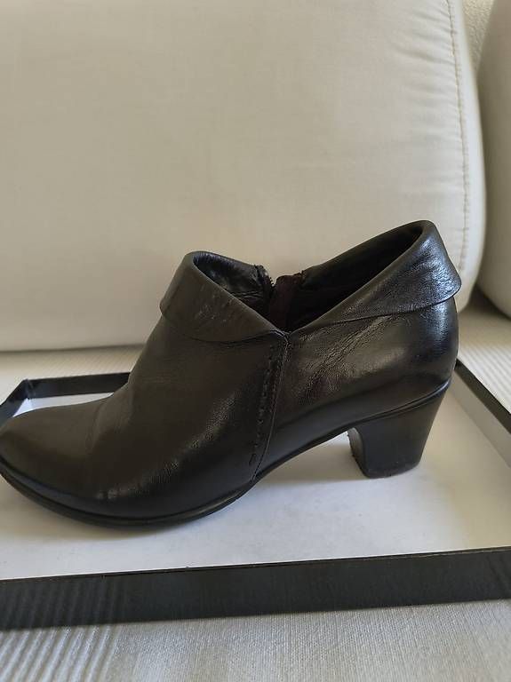 Scarpe da donna: Schwarzer Leder Pumps von Everybody, Gr 41 – Usato da Allschwil venduto da droledezebre 1