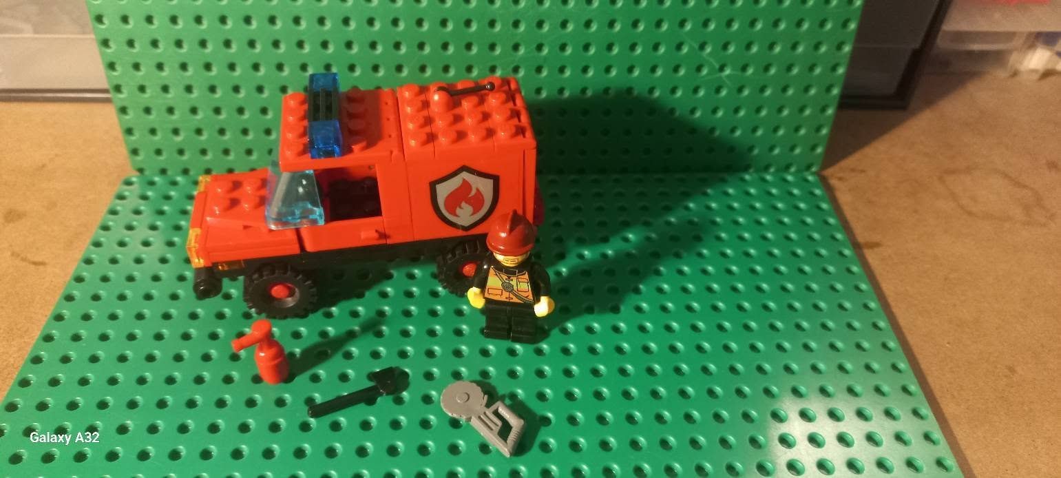 Lego Jouets: La jeep de pompier Lego – D'occasion à La tour de treme par Legocreation82 1