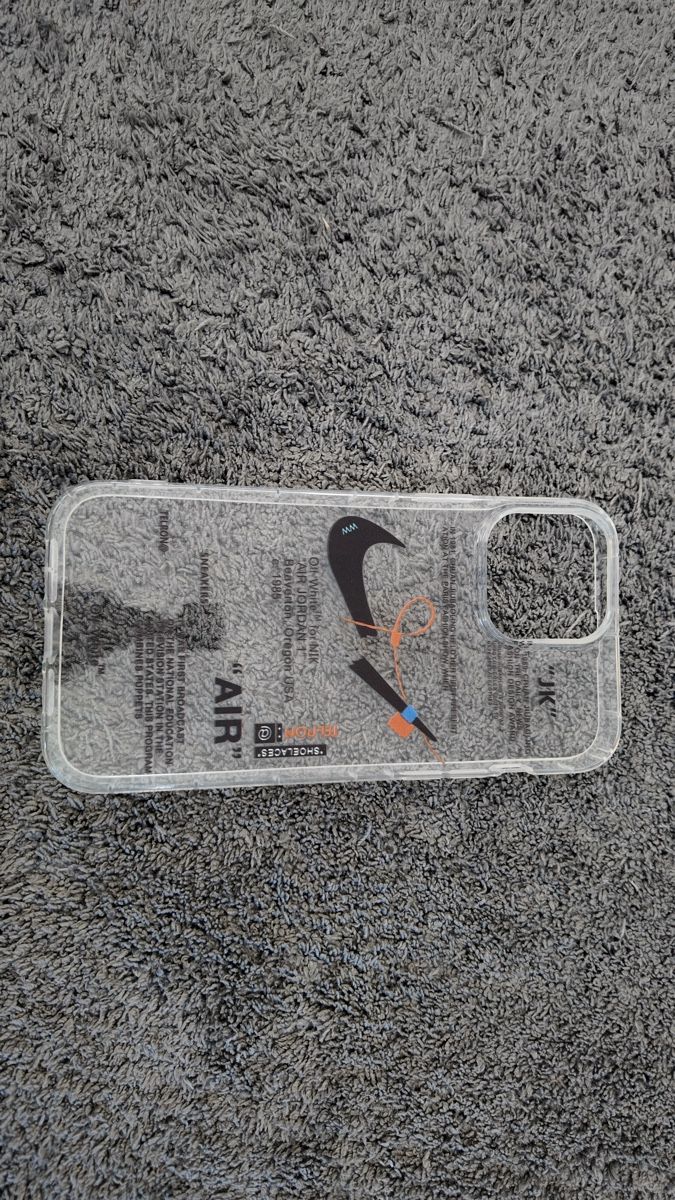 Covers & Schutzfolien: Coque d’iPhone 13 Pro Max avec logo Nike solide – Neu und originalverpackt aus Denges von val_j8w7
