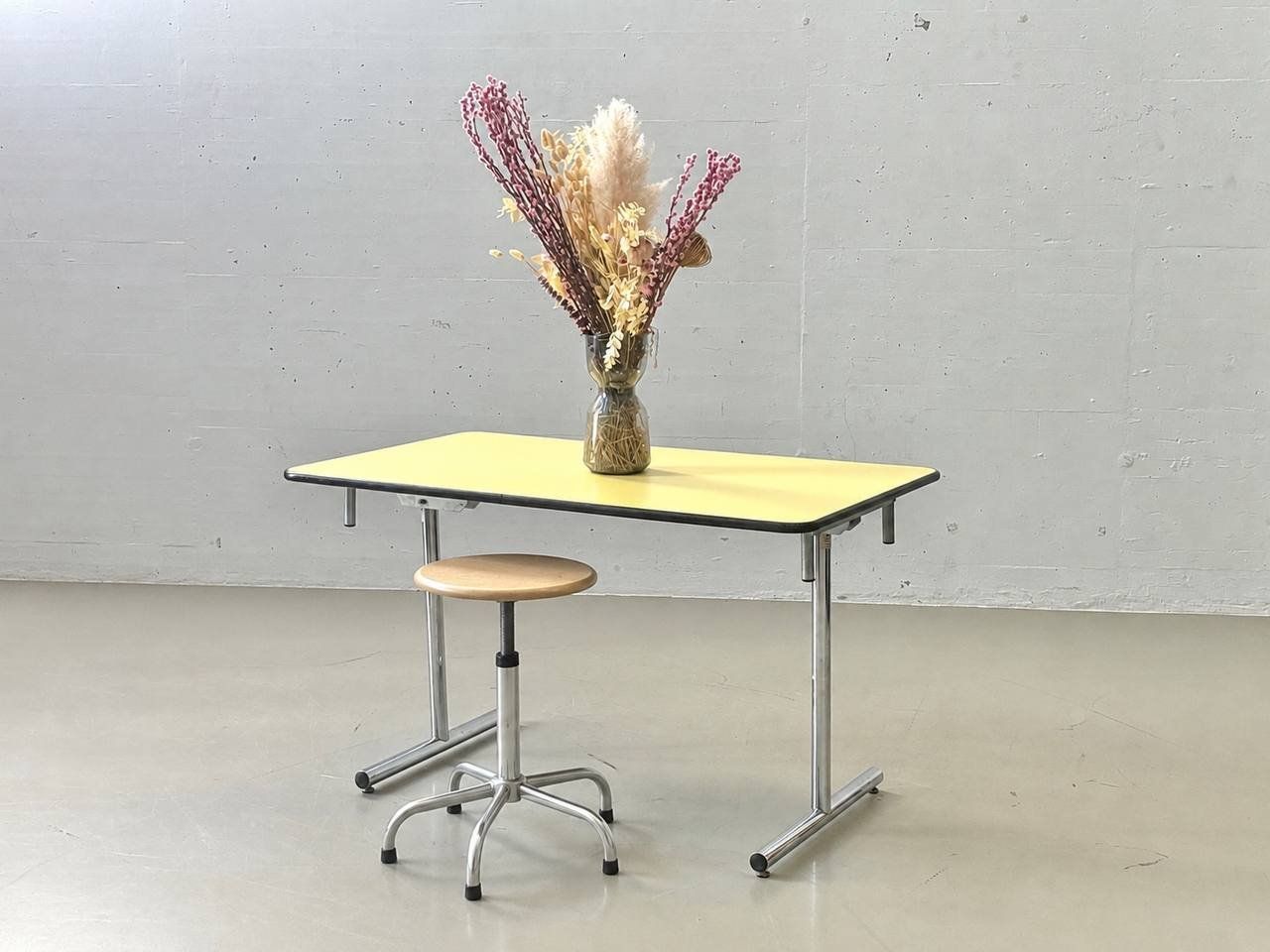 Tables: Gelbe Innovative Kelko Klapptische – D'occasion à Zürich par LeMoege 1
