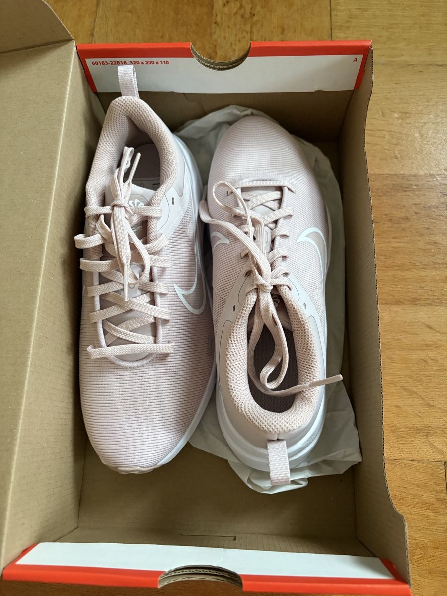 Nike Chaussures femmes: Nike Laufschuhe Downshifter – Neuf (Voir description) à Basel par Opina01 1