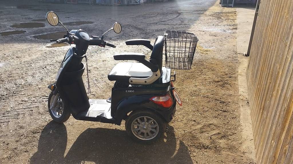 Voiturettes électriques: Véhicule électrique 3 roues. – D'occasion à Bassins par duj_jjc7 2