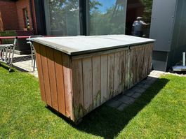 Gartenkiste  (190 lang, 82 hoch, 67 tief) gratis abzugeben.